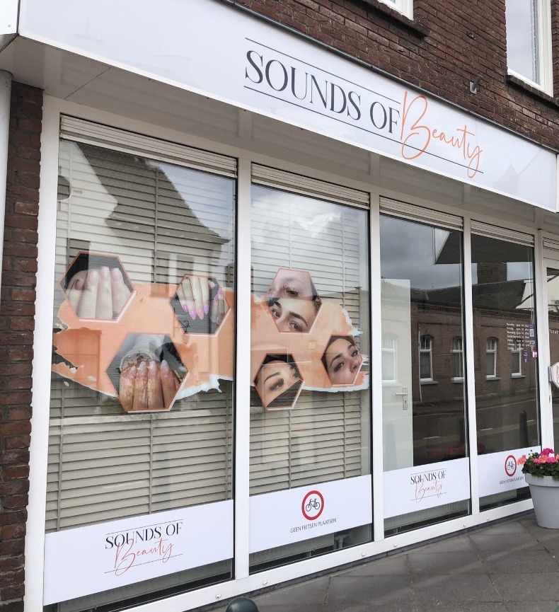 De gevel van Sounds of Beauty aan de Willibrorduslaan in Waalre