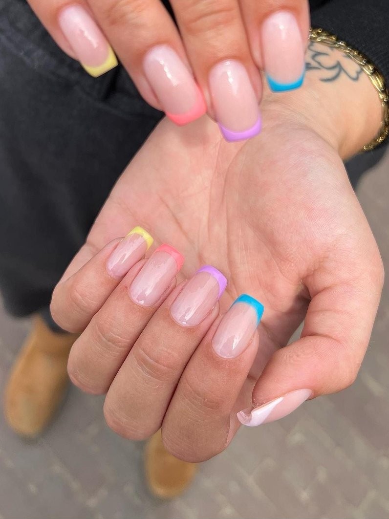 French nagels met gekleurde tips